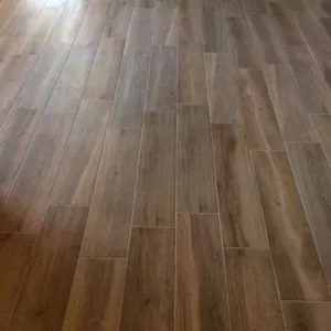 Wood-look porcelain plank floor tile in a staggered layout